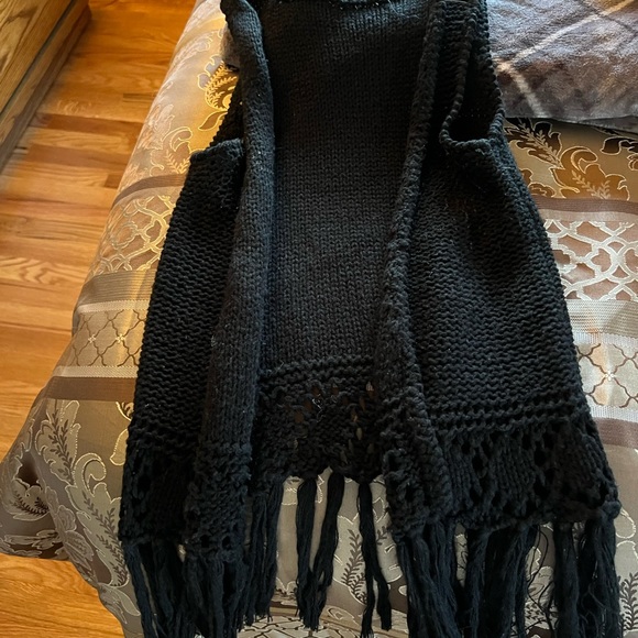 Sweaters - Women’s Knit Black Vest with Fringe